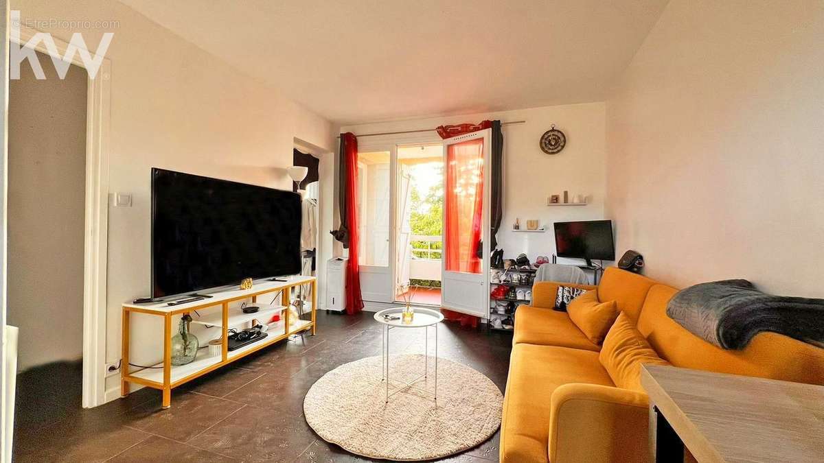 Appartement à BORMES-LES-MIMOSAS