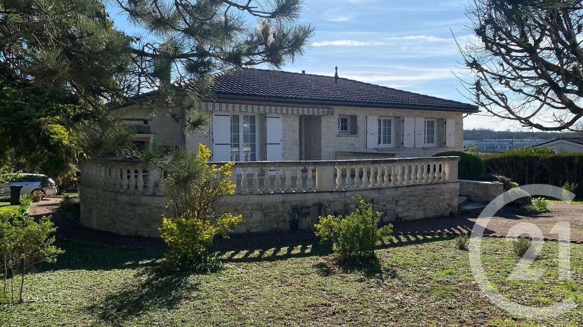 Maison à VOEUIL-ET-GIGET