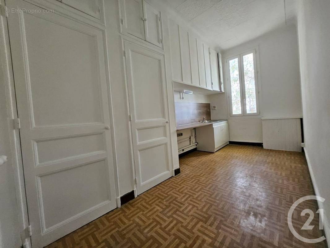 Appartement à MARSEILLE-3E