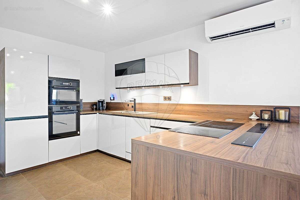 Appartement à VILLENEUVE-LOUBET