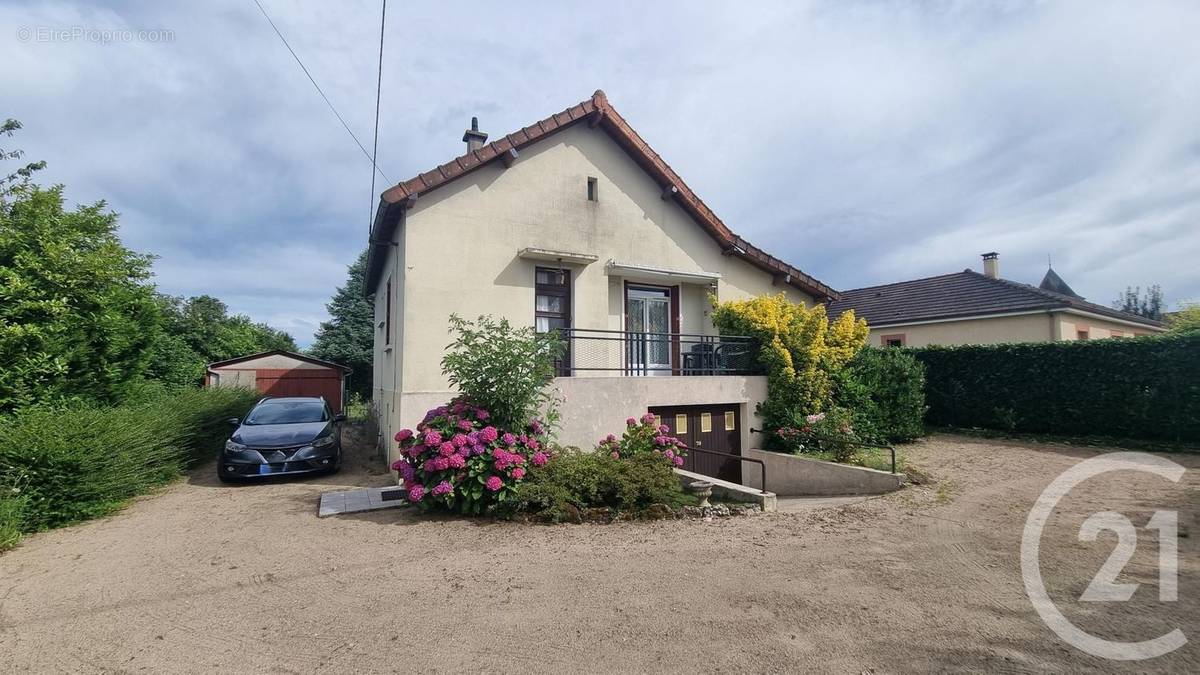 Maison à THIEL-SUR-ACOLIN