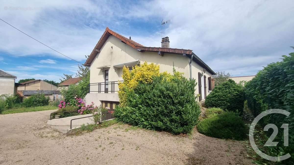 Maison à THIEL-SUR-ACOLIN