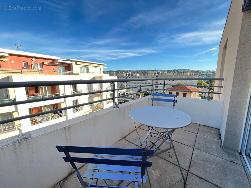 Appartement à SAINT-LAURENT-DU-VAR