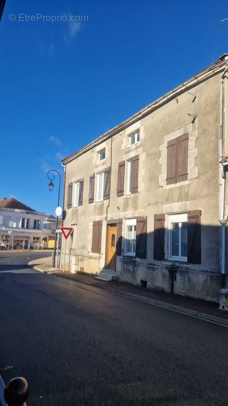 Maison à BAR-SUR-AUBE