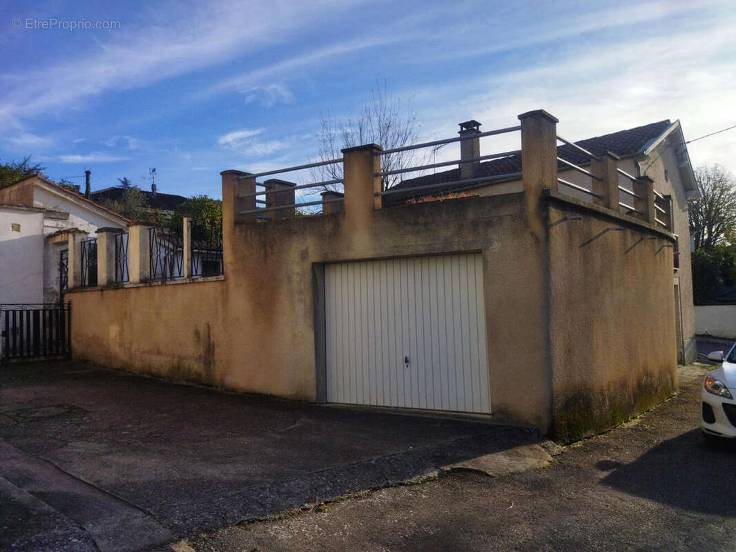 garage - Maison à CAHORS