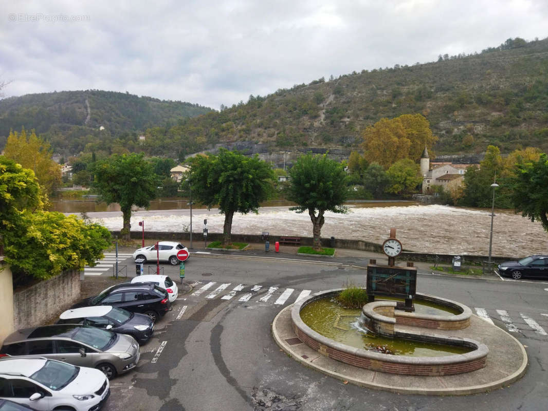 vue du salon  - Appartement à CAHORS