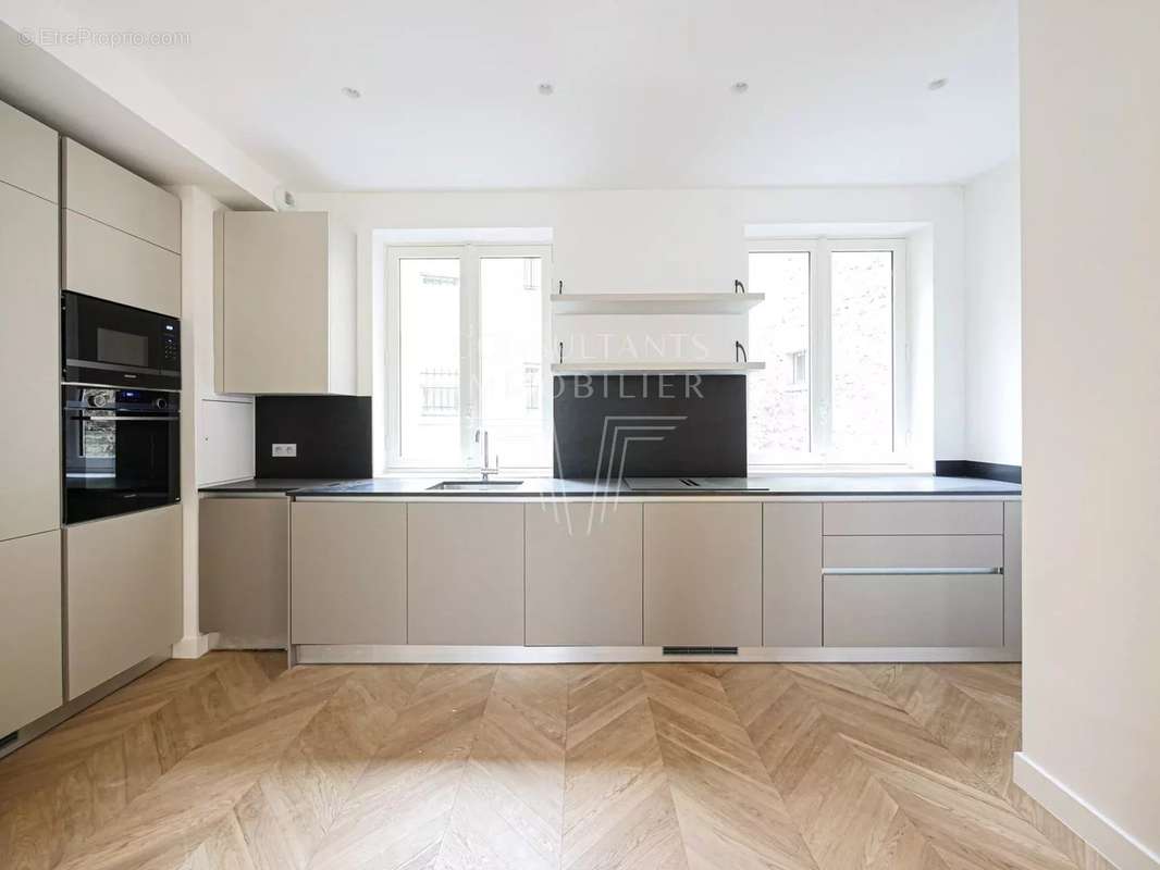 Appartement à NEUILLY-SUR-SEINE