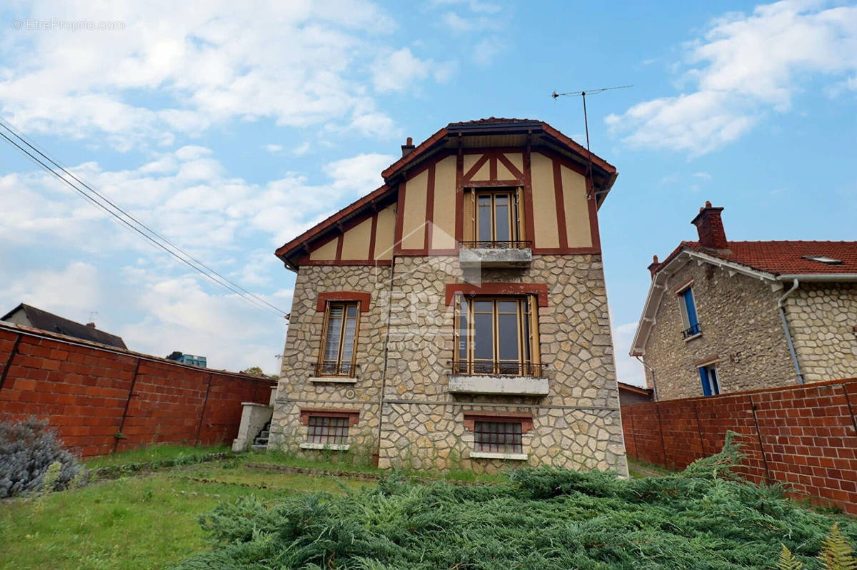 Maison à MORIGNY-CHAMPIGNY