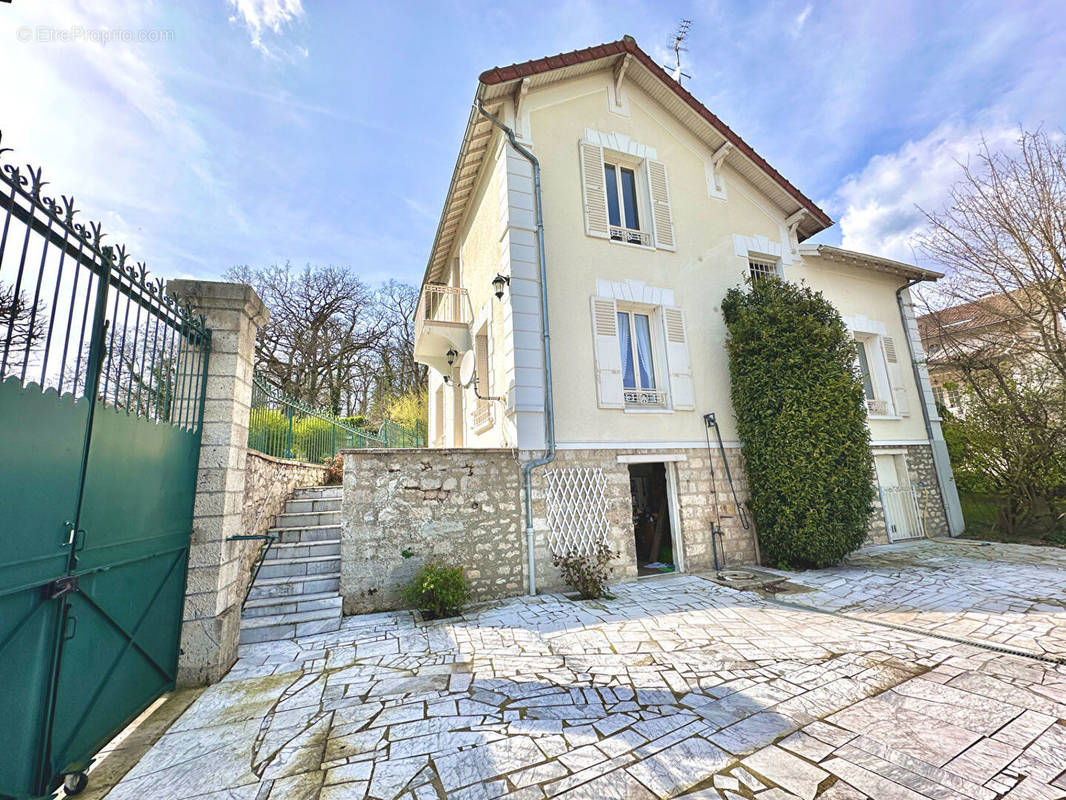 Maison à SAINT-PIERRE-LES-NEMOURS