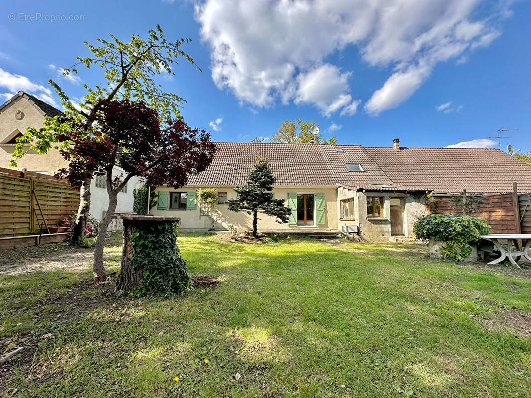 Maison à SAINT-PIERRE-LES-NEMOURS