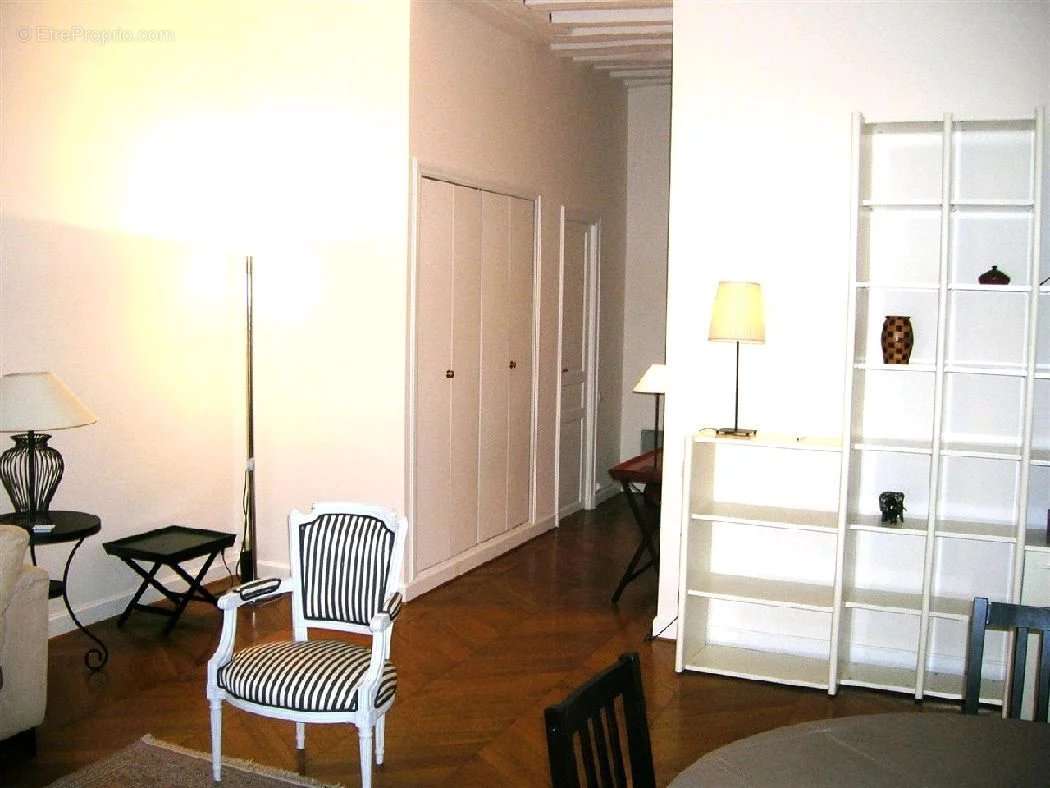 Appartement à PARIS-3E