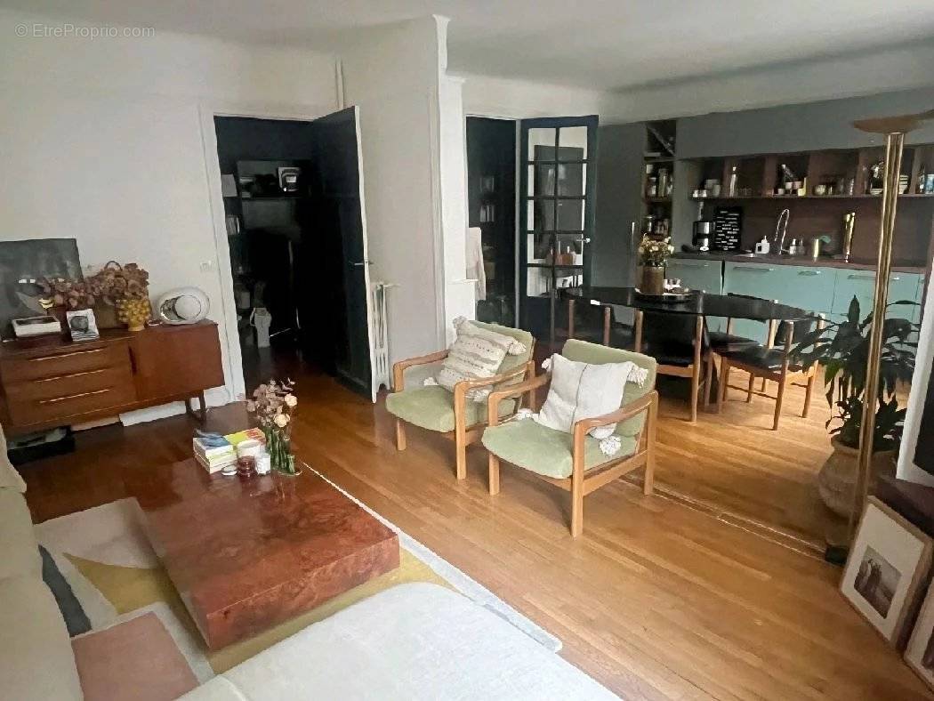 Appartement à PARIS-17E