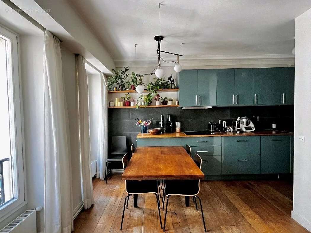 Appartement à PARIS-10E