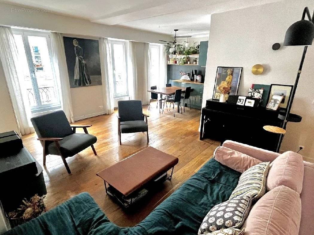 Appartement à PARIS-10E