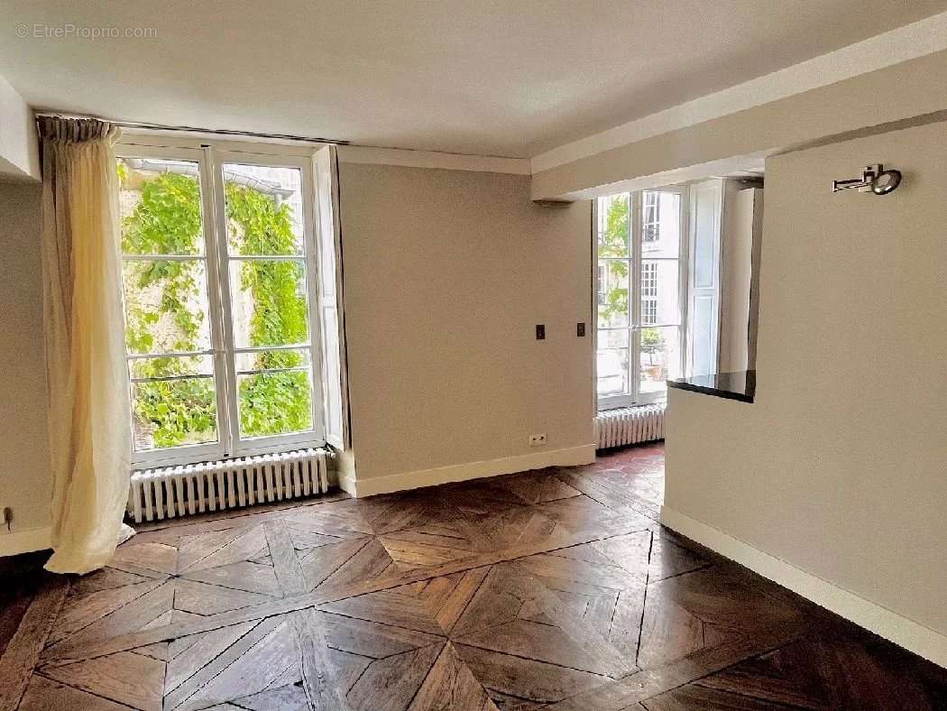 Appartement à PARIS-3E