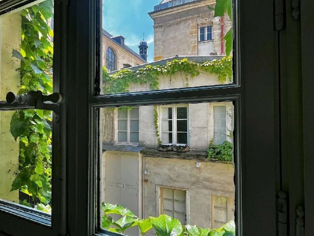 Appartement à PARIS-3E