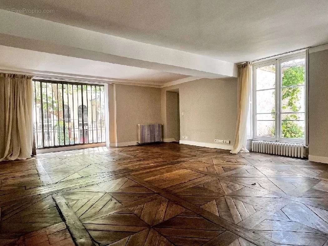 Appartement à PARIS-3E