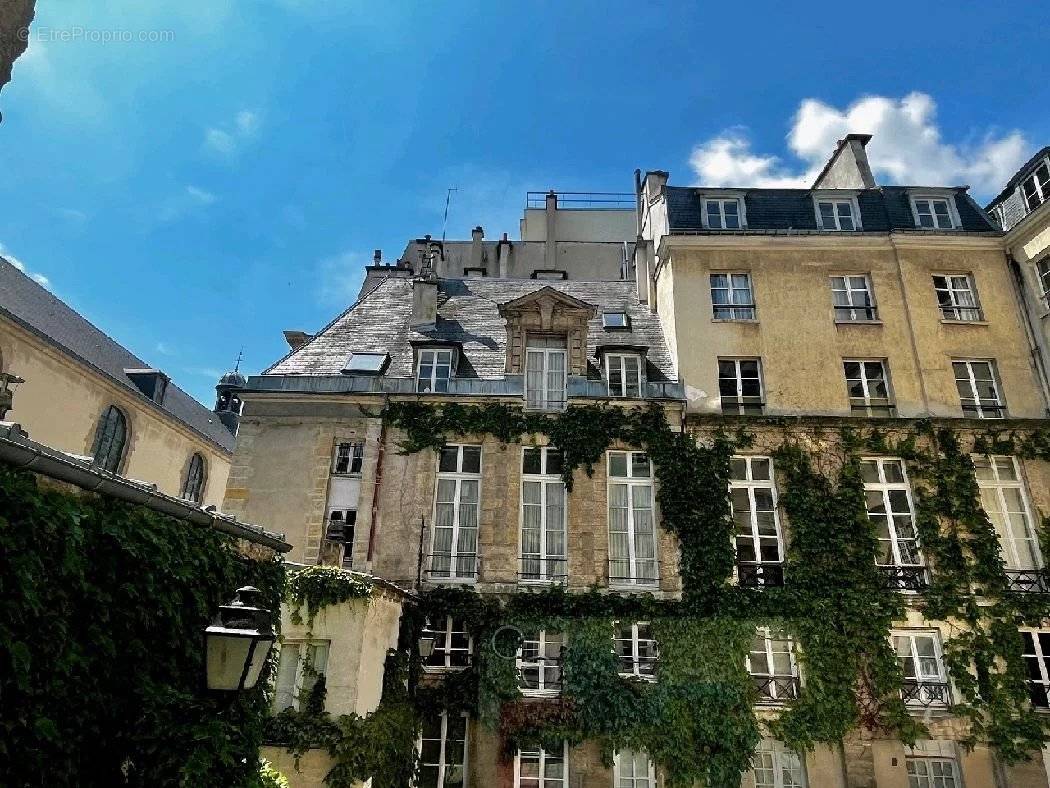 Appartement à PARIS-3E