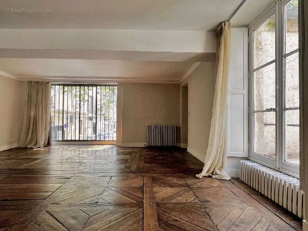 Appartement à PARIS-3E