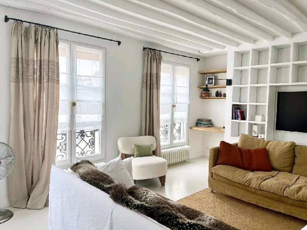 Appartement à PARIS-3E