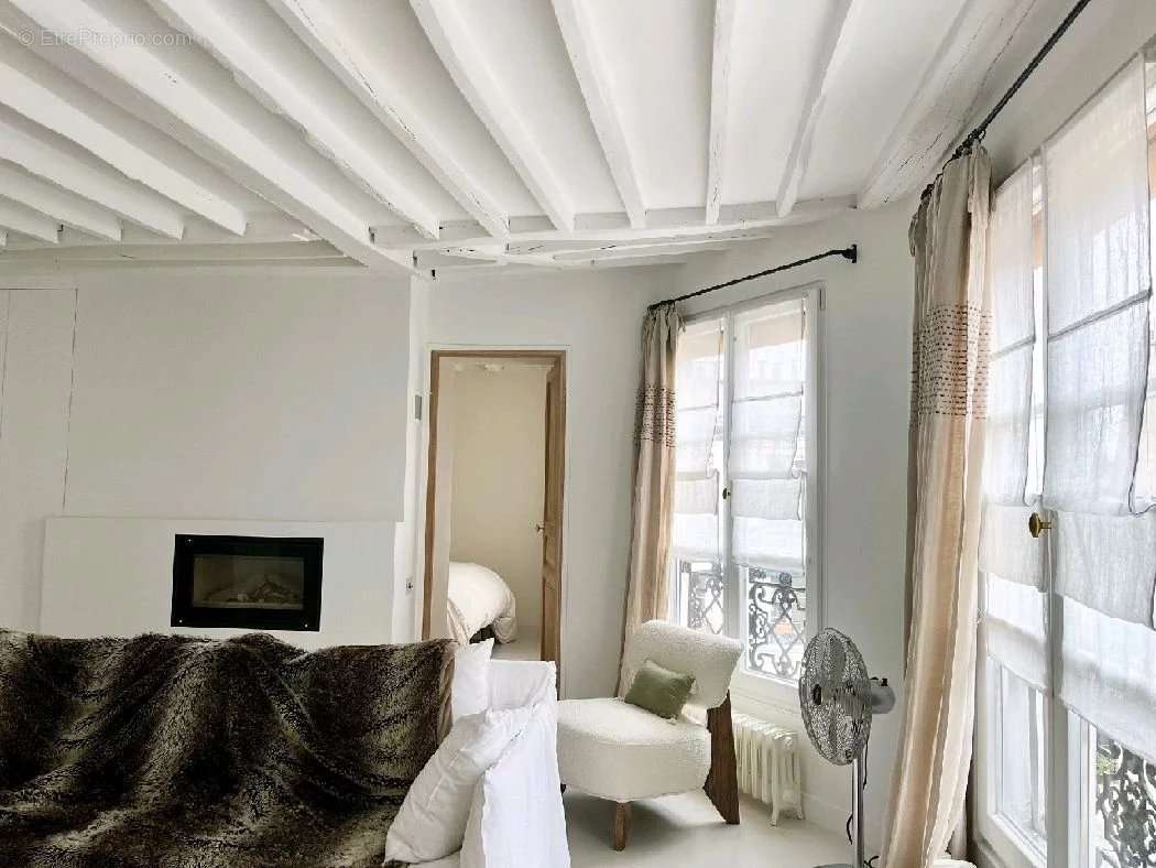 Appartement à PARIS-3E