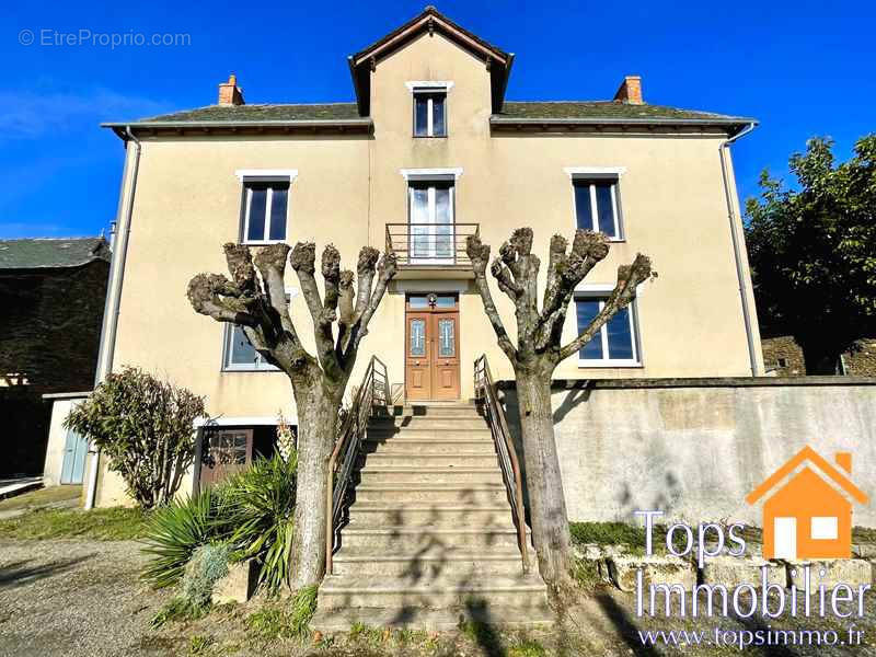 Maison à LA SALVETAT-PEYRALES