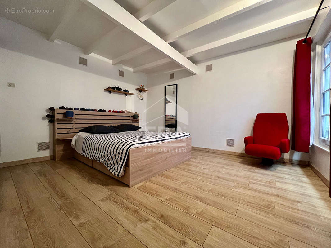 Appartement à MARSEILLE-5E