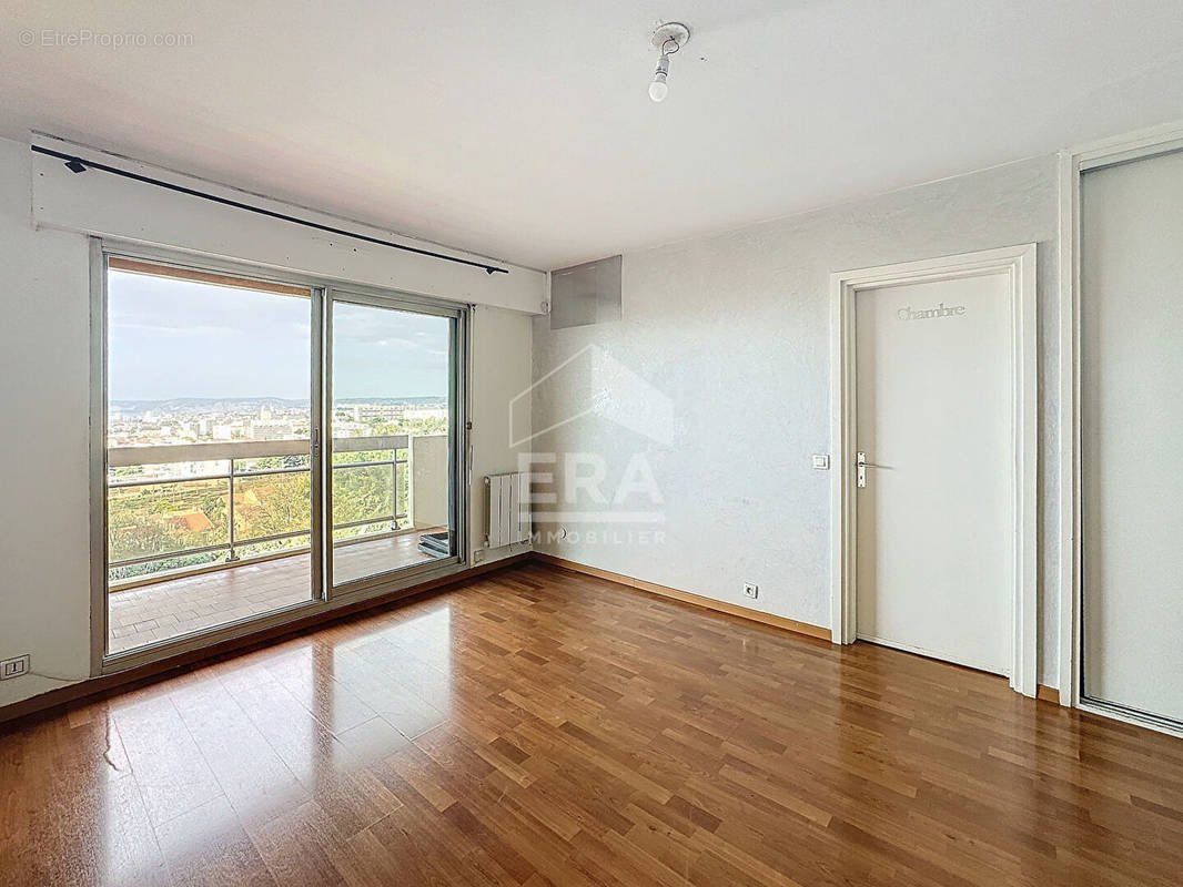 Appartement à MARSEILLE-4E