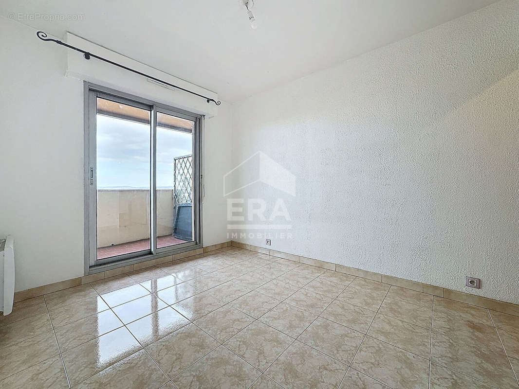 Appartement à MARSEILLE-4E