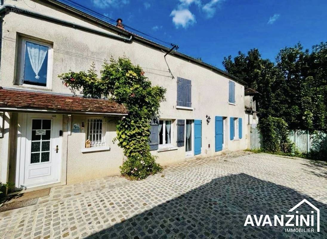 Maison à CRECY-LA-CHAPELLE