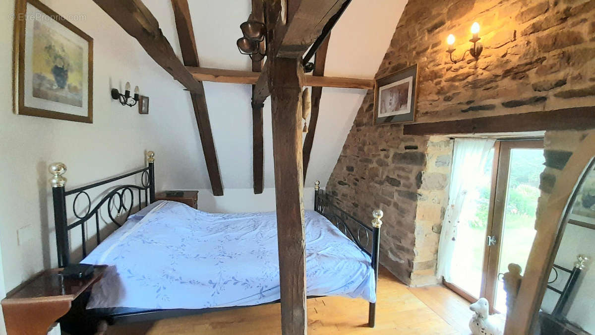 Le Chambre 1 a l&#039;etage - Maison à SAINT-PAUL-LA-ROCHE