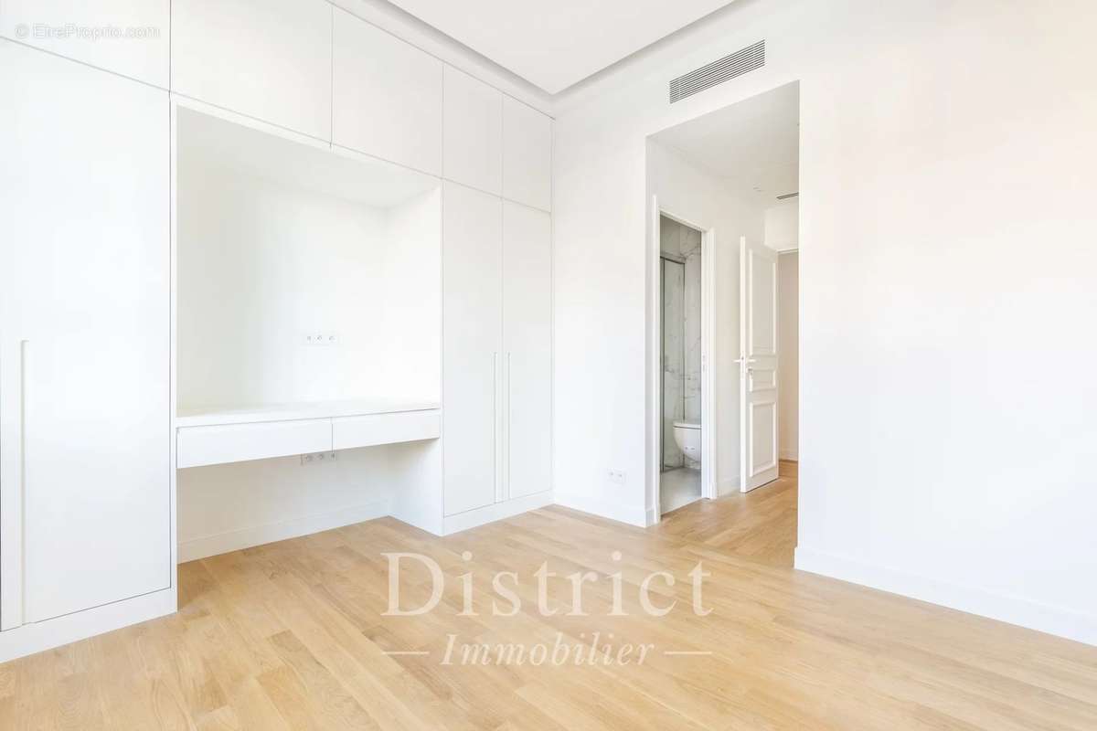 Appartement à PARIS-7E