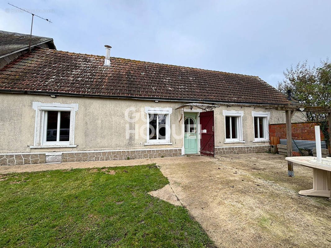 Maison à TREMBLAY-LES-VILLAGES