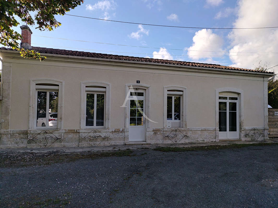 Maison à MARENNES