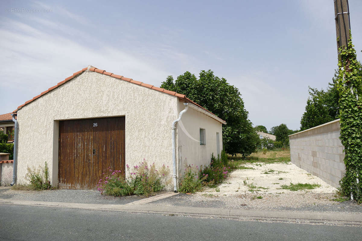 Terrain à MARENNES