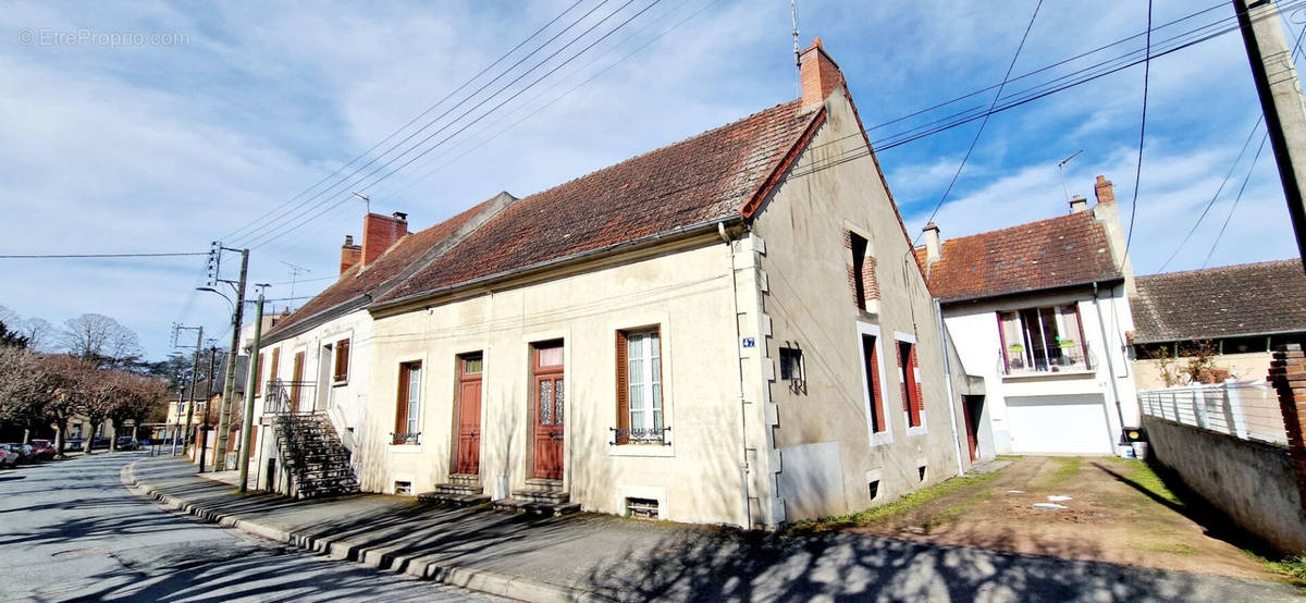 Maison à MONTLUCON