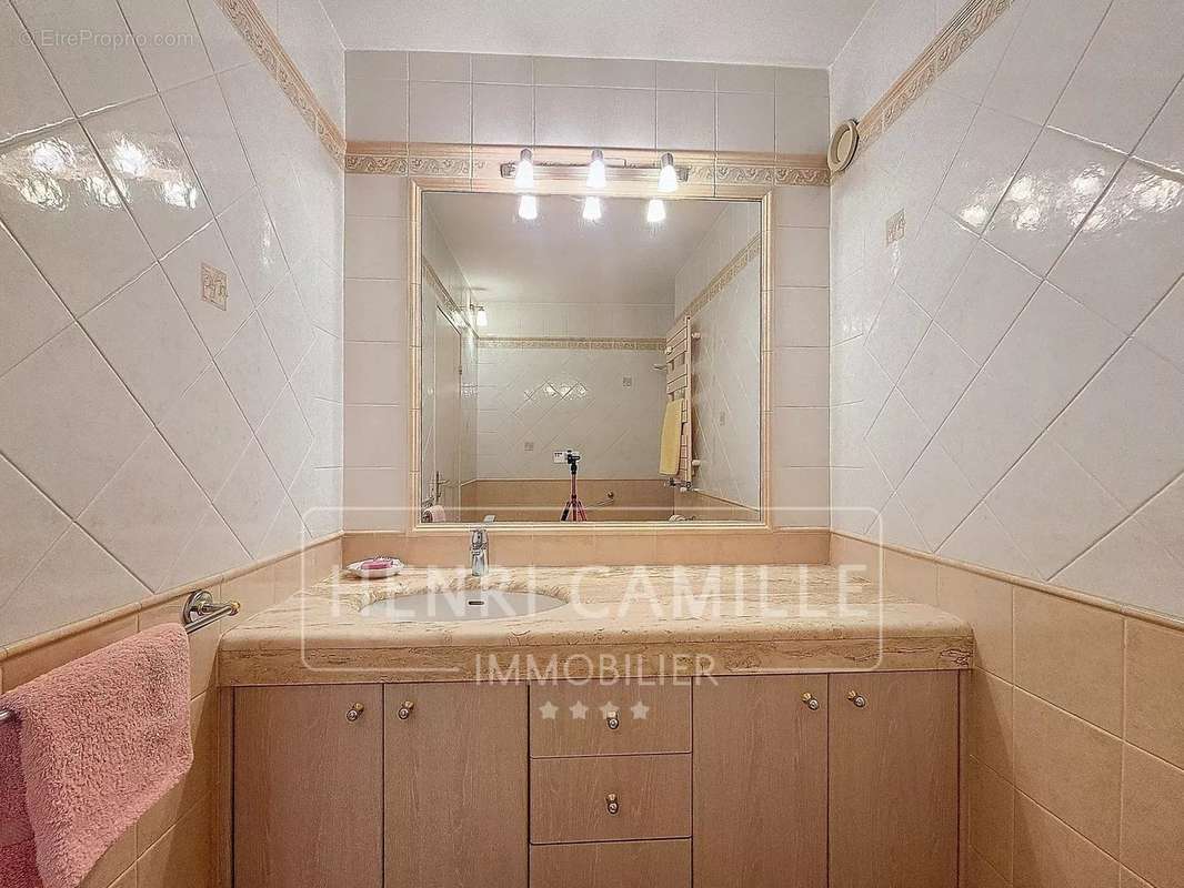 Appartement à MANDELIEU-LA-NAPOULE