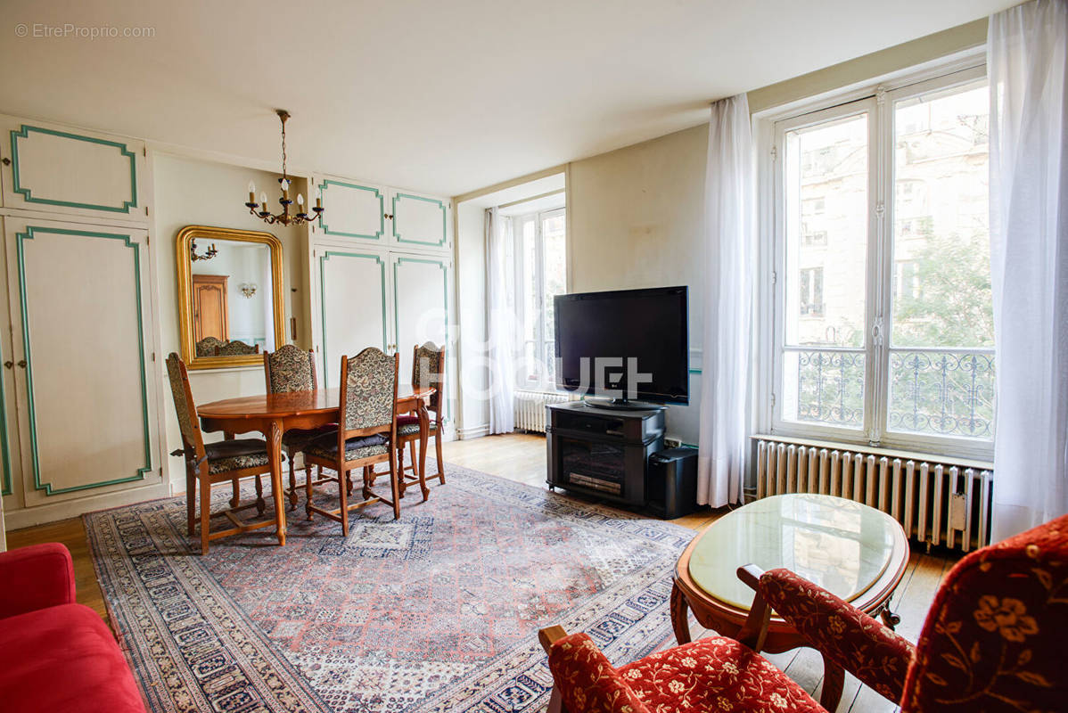 Appartement à PARIS-18E