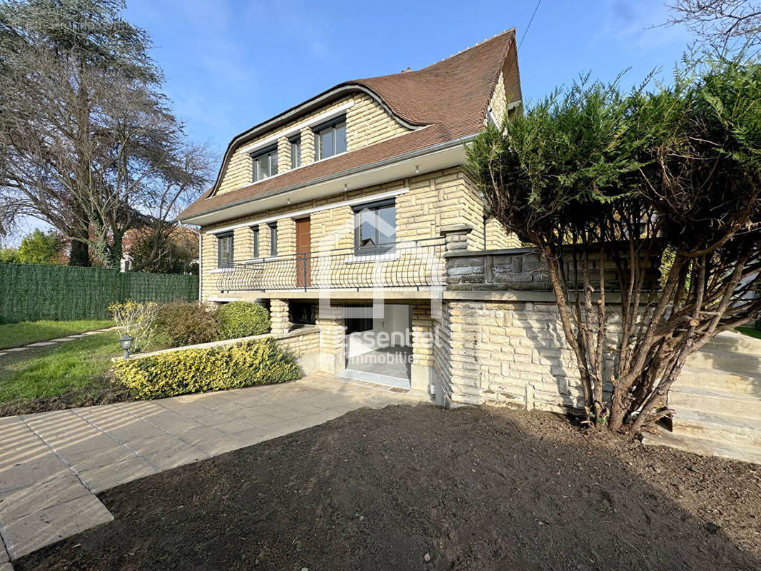 Maison à VERNEUIL-SUR-SEINE