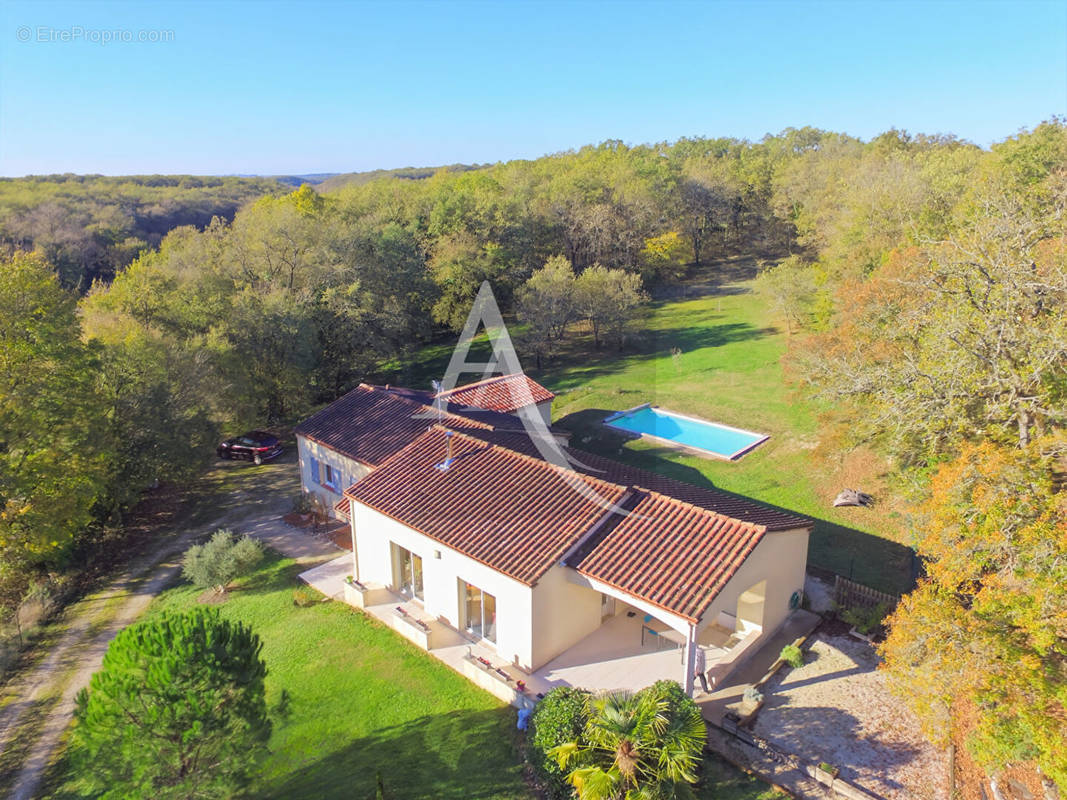 Maison à MONTAIGU-DE-QUERCY