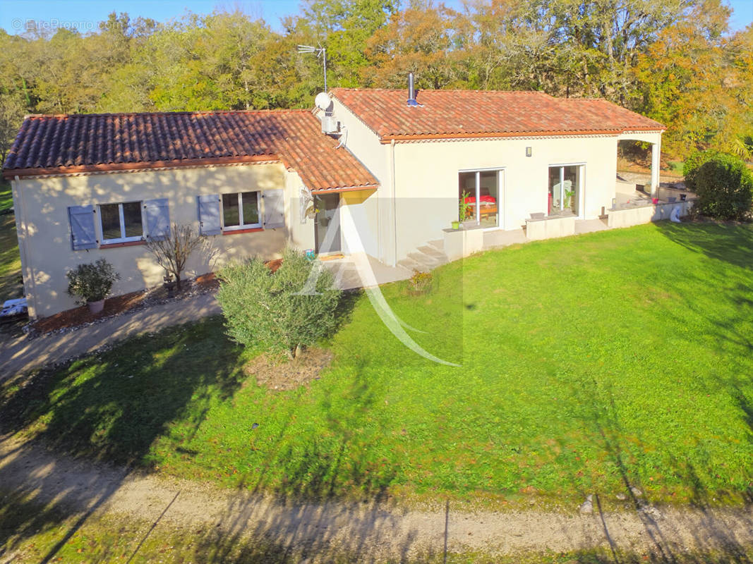 Maison à MONTAIGU-DE-QUERCY