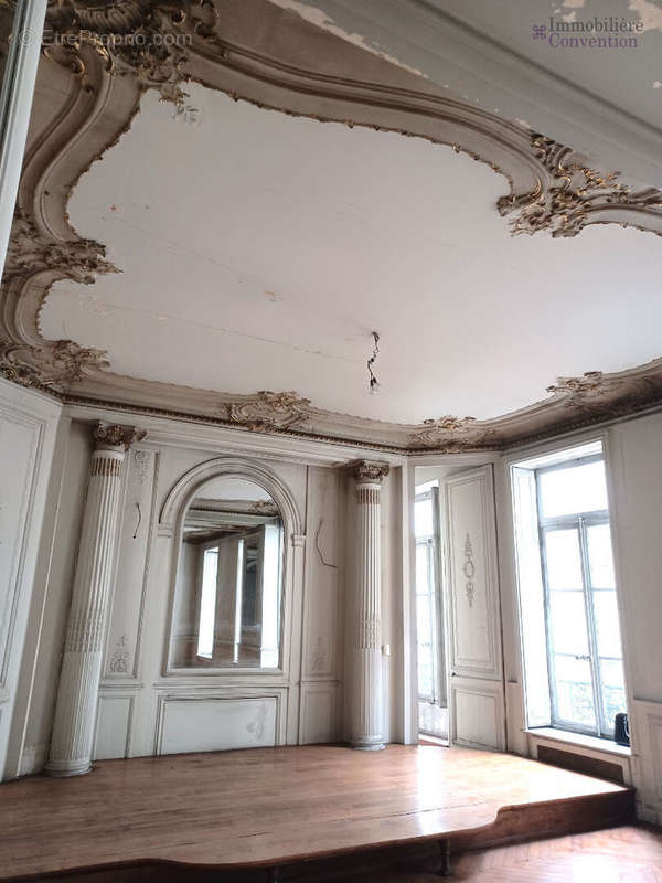 Appartement à PARIS-8E