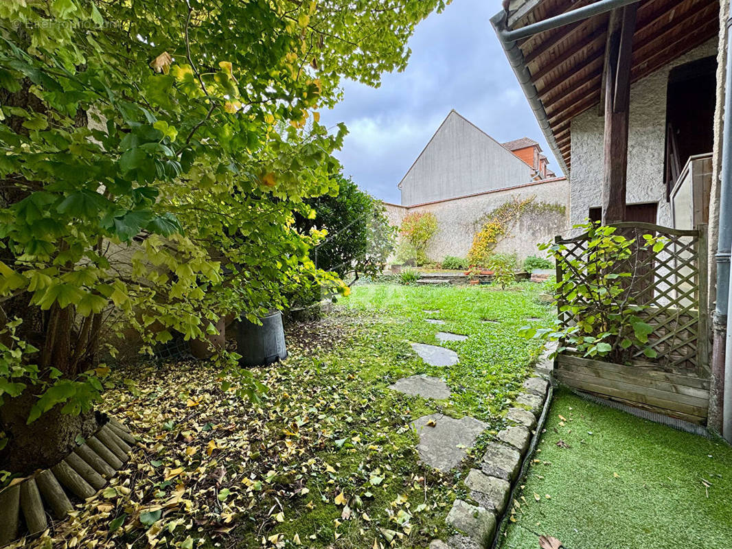 Maison à SAINT-FARGEAU-PONTHIERRY