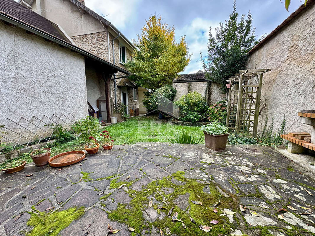 Maison à SAINT-FARGEAU-PONTHIERRY