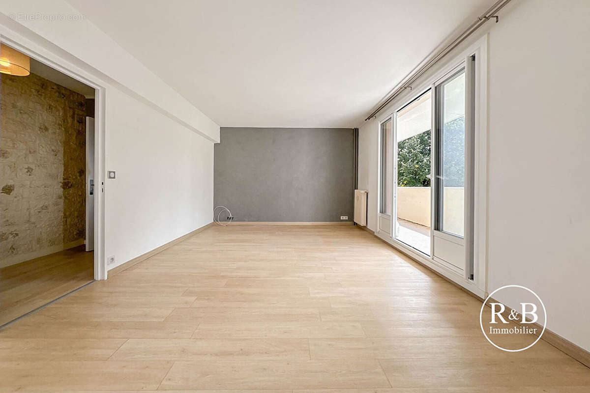 Appartement à LES CLAYES-SOUS-BOIS