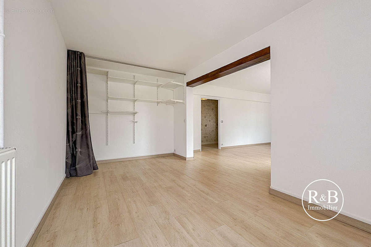 Appartement à LES CLAYES-SOUS-BOIS