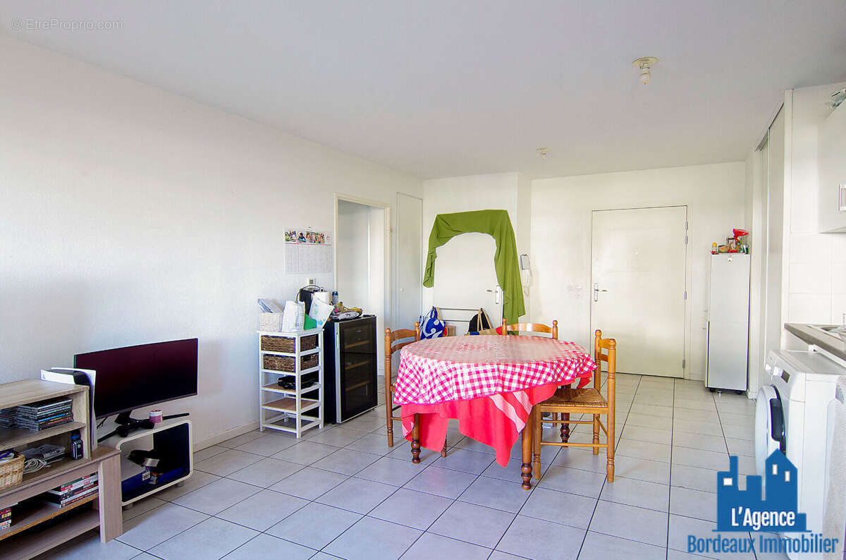 Appartement à VILLENAVE-D&#039;ORNON