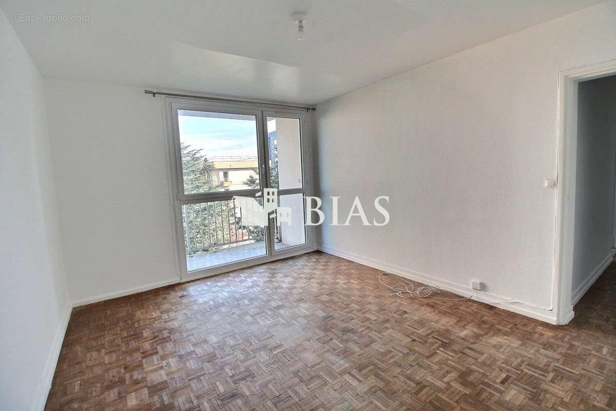 Appartement à SAINT-ETIENNE-DU-ROUVRAY