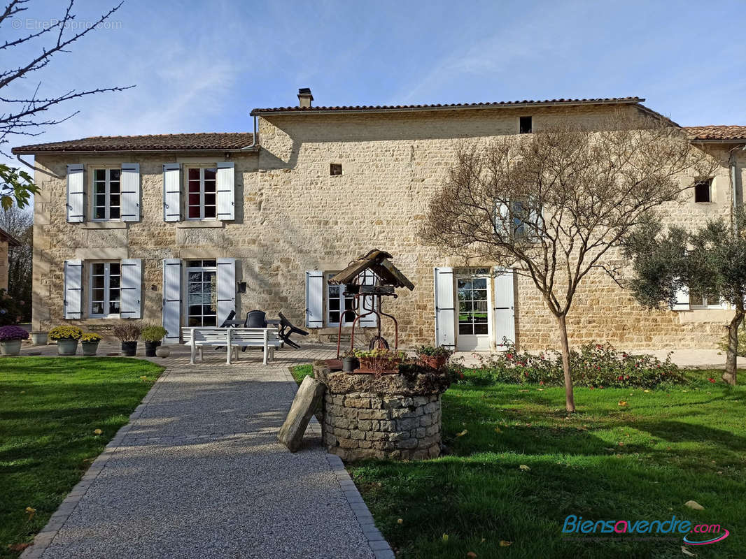 Maison à AIGONNAY