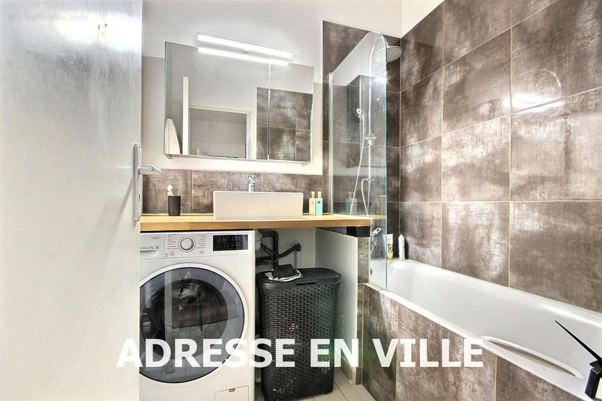 Appartement à COURBEVOIE